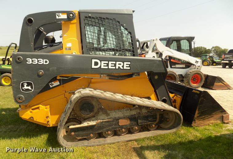 image for item DB8712 2012 John Deere 333D skid steer