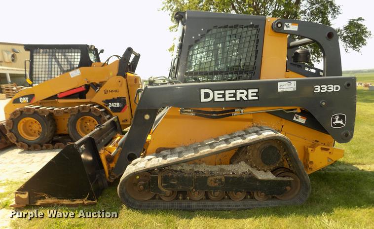 image for item DB8712 2012 John Deere 333D skid steer