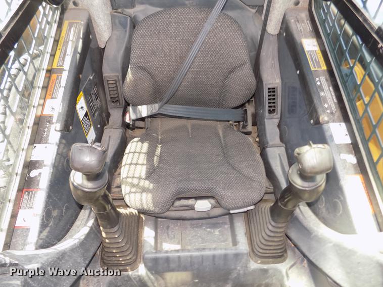 image for item DB8712 2012 John Deere 333D skid steer