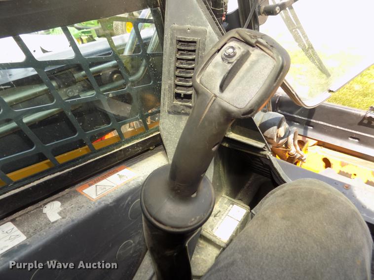 image for item DB8712 2012 John Deere 333D skid steer