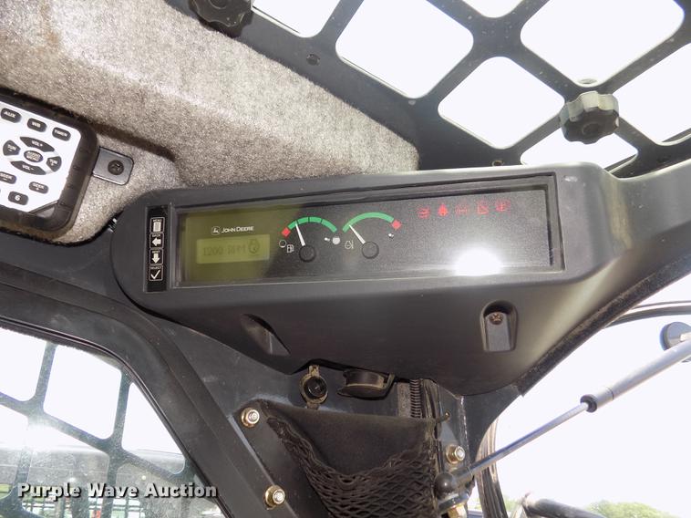image for item DB8712 2012 John Deere 333D skid steer