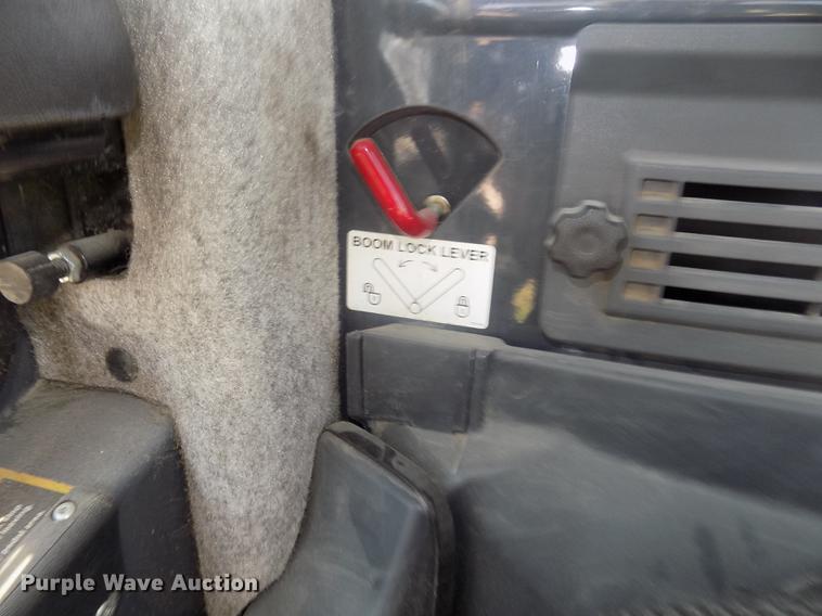 image for item DB8712 2012 John Deere 333D skid steer