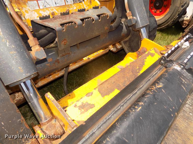 image for item DB8712 2012 John Deere 333D skid steer