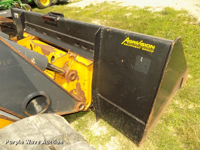 image for item DB8712 2012 John Deere 333D skid steer