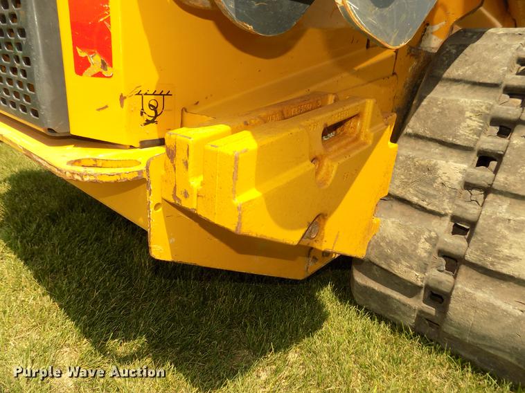 image for item DB8712 2012 John Deere 333D skid steer