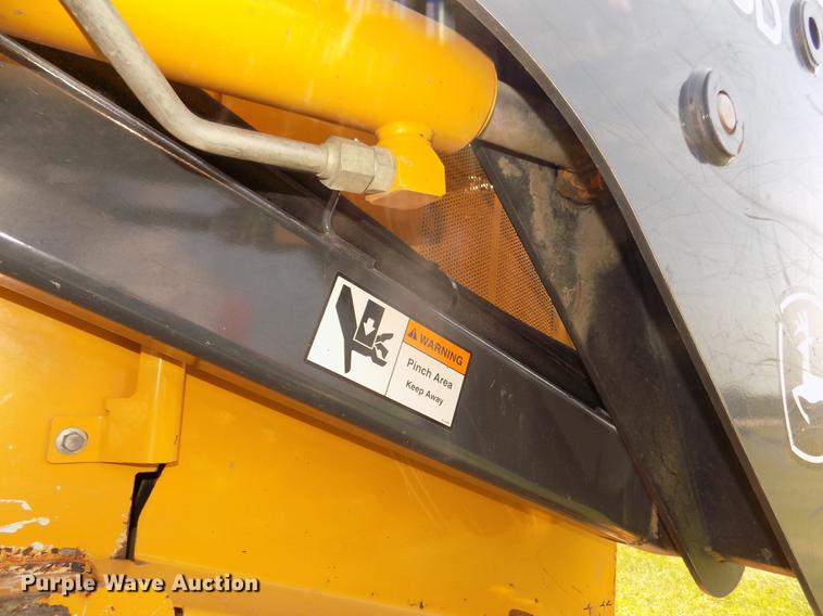 image for item DB8712 2012 John Deere 333D skid steer