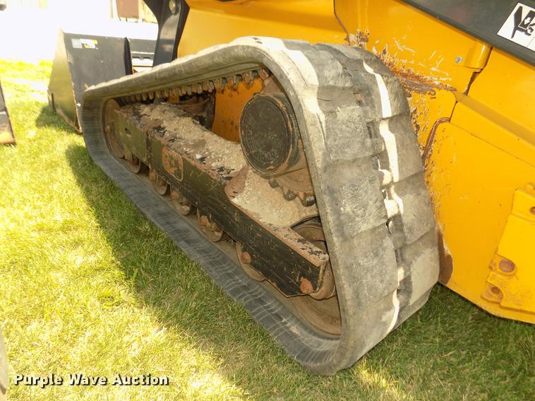 image for item DB8712 2012 John Deere 333D skid steer