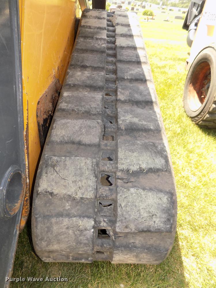 image for item DB8712 2012 John Deere 333D skid steer