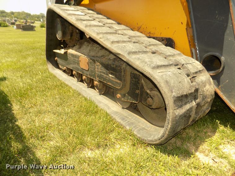 image for item DB8712 2012 John Deere 333D skid steer