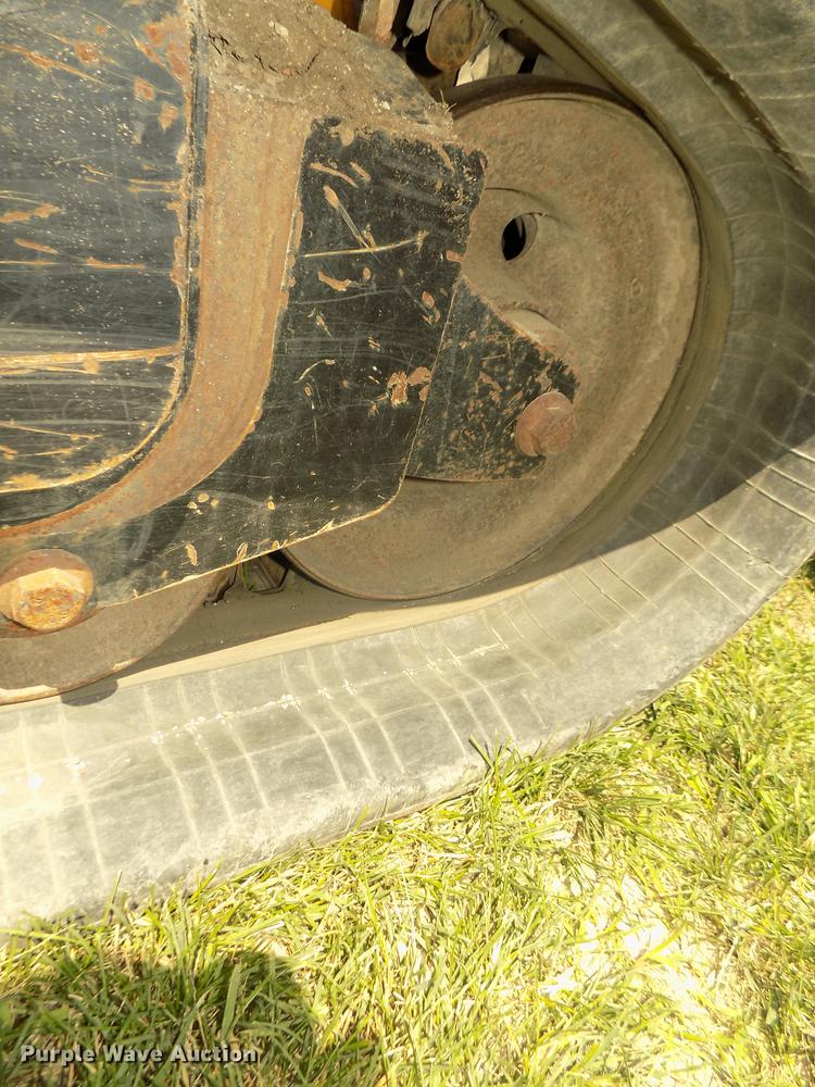 image for item DB8712 2012 John Deere 333D skid steer