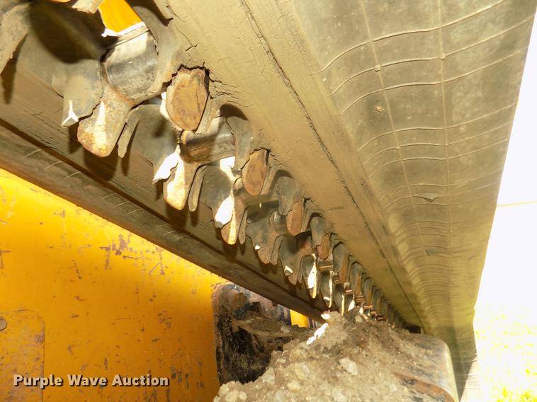 image for item DB8712 2012 John Deere 333D skid steer