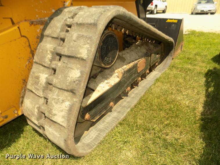 image for item DB8712 2012 John Deere 333D skid steer
