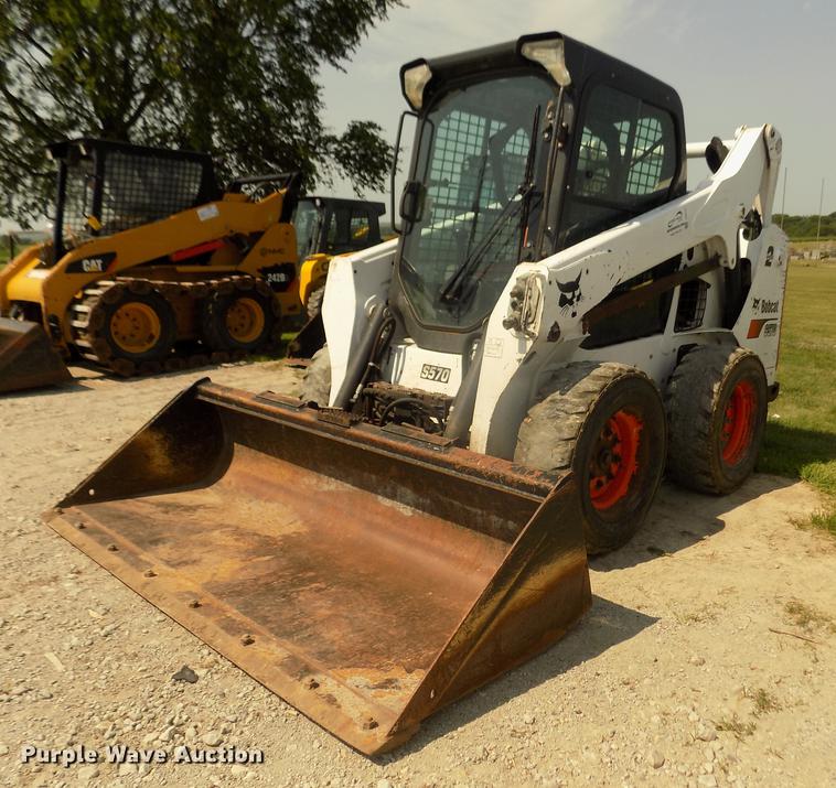 image for item DB8713 2016 Bobcat S570 skid steer