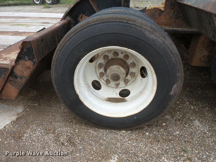 image for item DC4701 2001 Fontaine drop deck equipment trailer