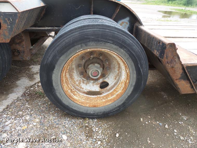 image for item DC4701 2001 Fontaine drop deck equipment trailer