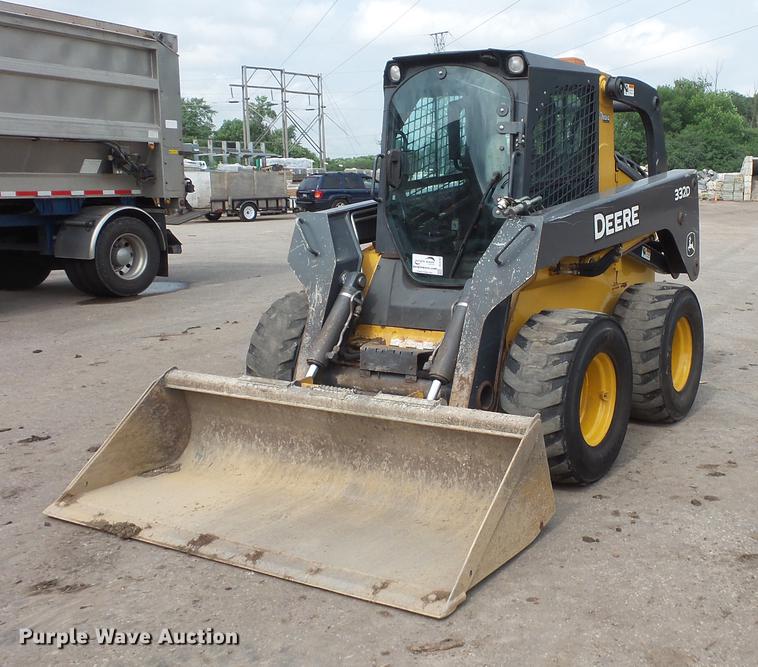 image for item DC4702 2011 John Deere 332D skid steer
