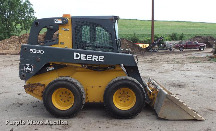 image for item DC4702 2011 John Deere 332D skid steer