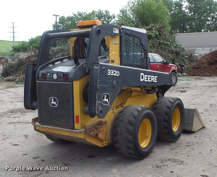 image for item DC4702 2011 John Deere 332D skid steer