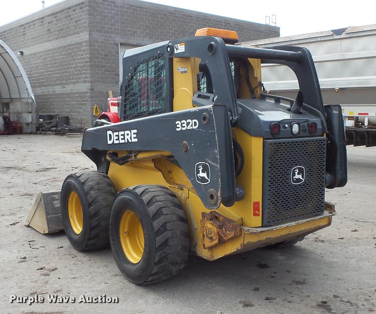 image for item DC4702 2011 John Deere 332D skid steer