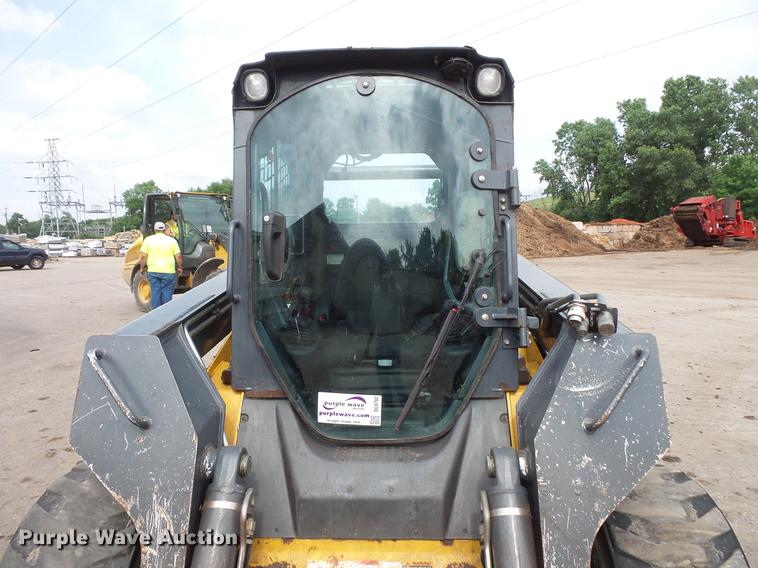 image for item DC4702 2011 John Deere 332D skid steer