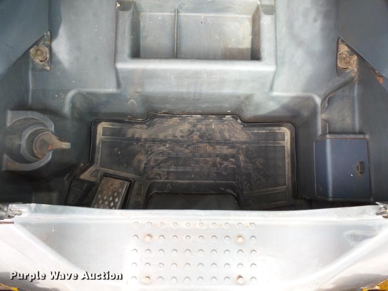 image for item DC4702 2011 John Deere 332D skid steer