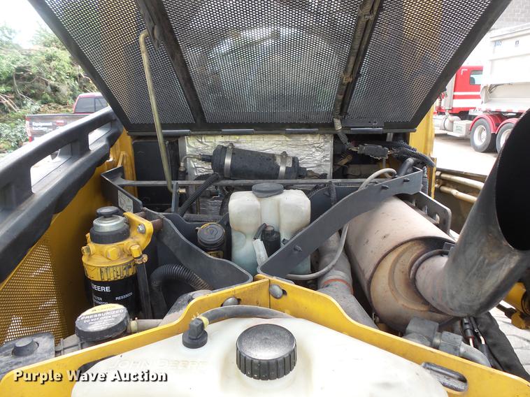 image for item DC4702 2011 John Deere 332D skid steer