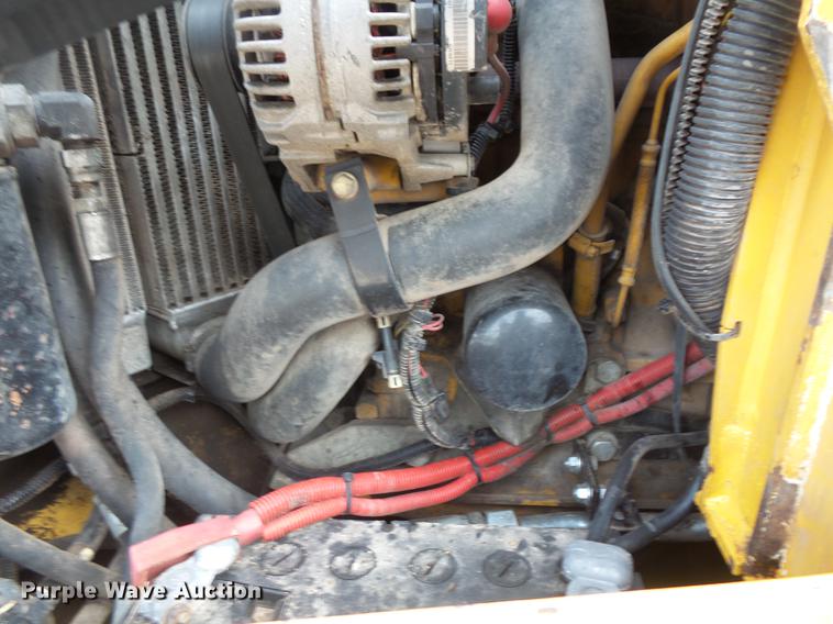 image for item DC4702 2011 John Deere 332D skid steer