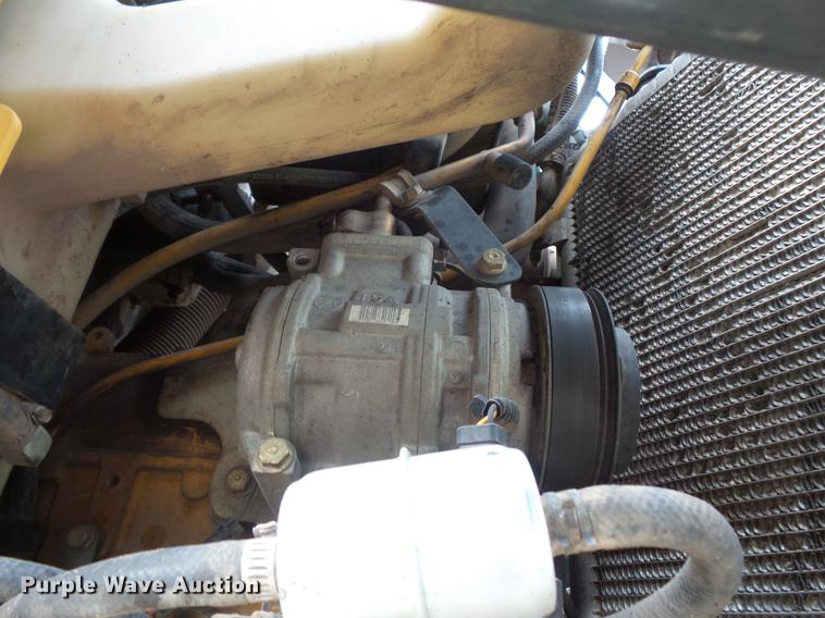 image for item DC4702 2011 John Deere 332D skid steer