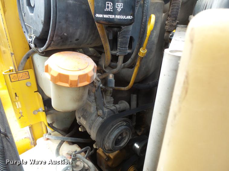 image for item DC4702 2011 John Deere 332D skid steer