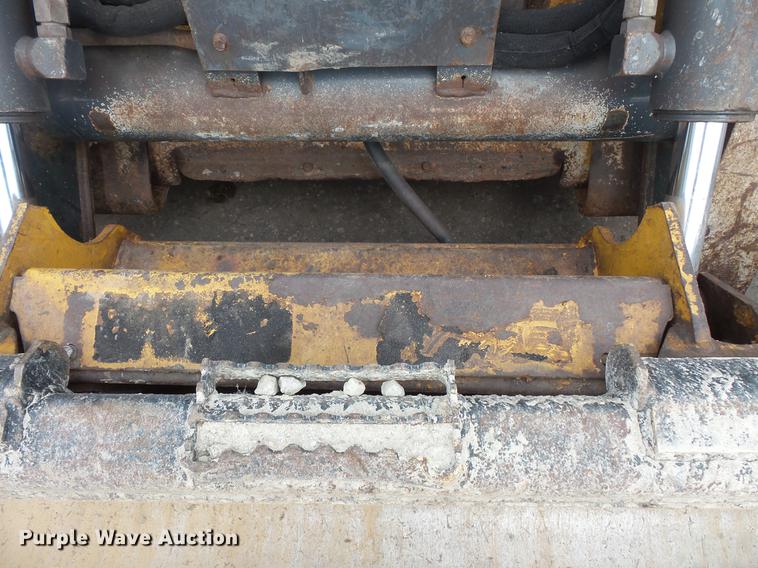 image for item DC4702 2011 John Deere 332D skid steer