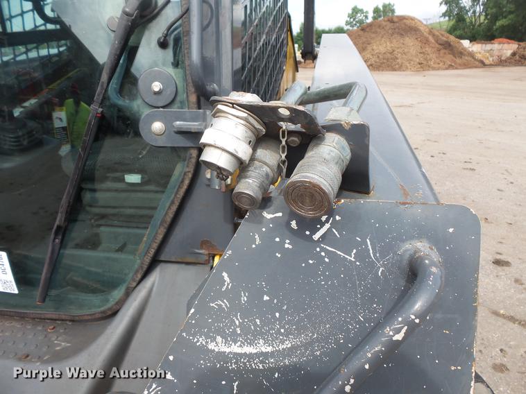 image for item DC4702 2011 John Deere 332D skid steer