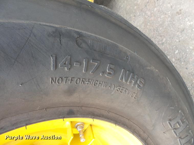 image for item DC4702 2011 John Deere 332D skid steer