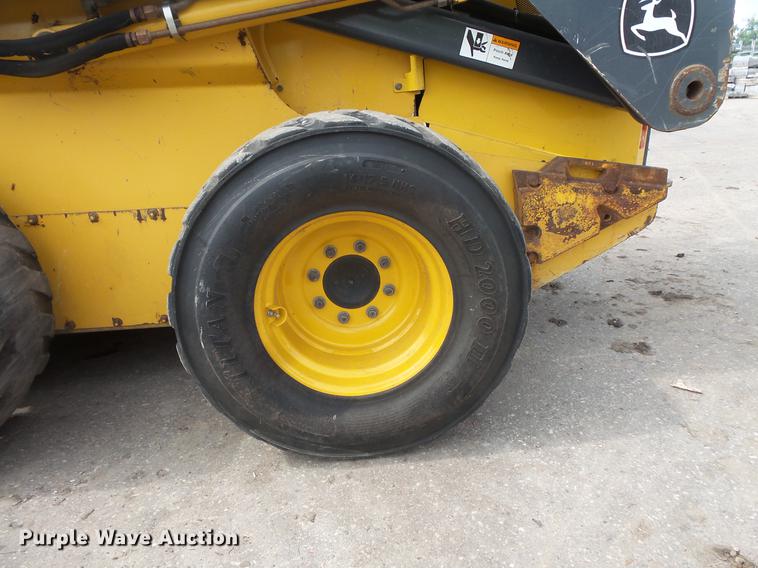 image for item DC4702 2011 John Deere 332D skid steer