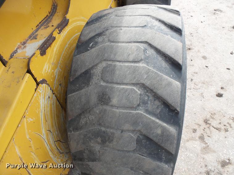 image for item DC4702 2011 John Deere 332D skid steer