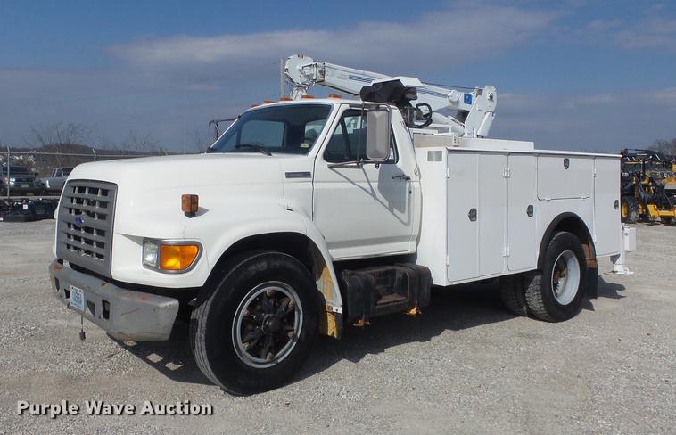 image for item DC7358 1995 Ford F800 service truck with crane