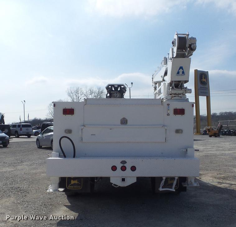 image for item DC7358 1995 Ford F800 service truck with crane