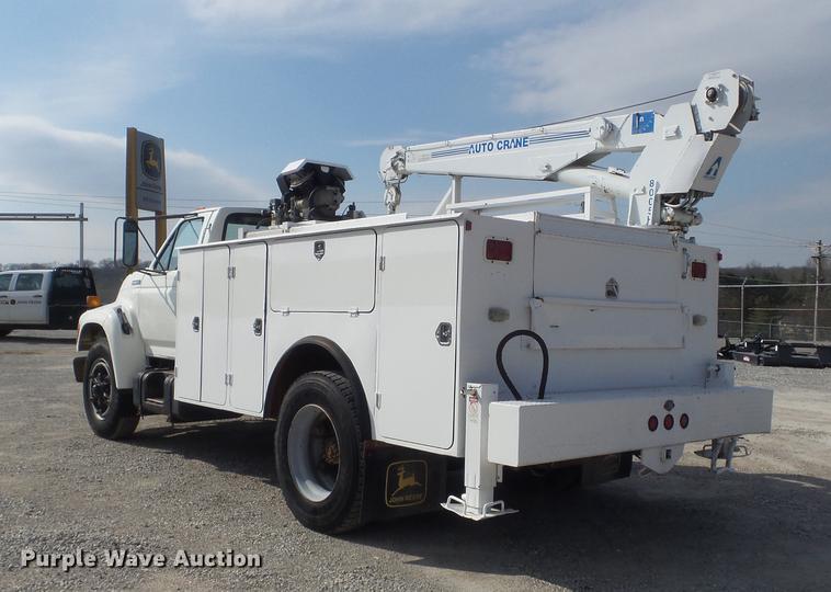 image for item DC7358 1995 Ford F800 service truck with crane