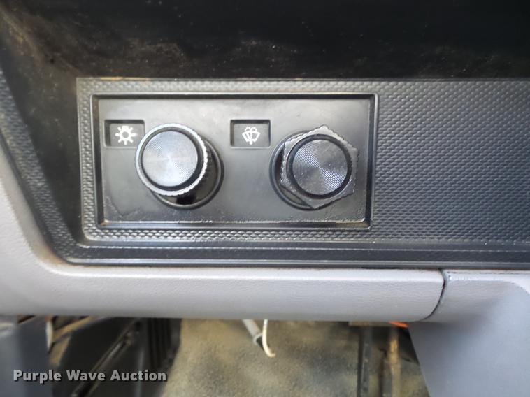 image for item DC7358 1995 Ford F800 service truck with crane