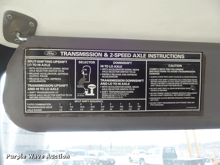 image for item DC7358 1995 Ford F800 service truck with crane