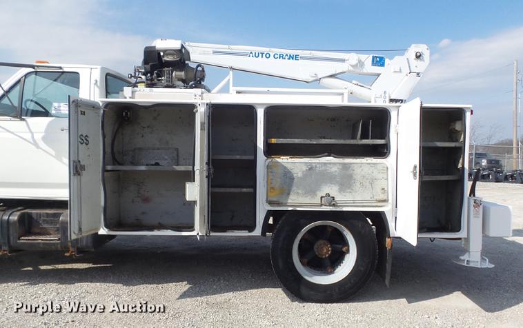 image for item DC7358 1995 Ford F800 service truck with crane