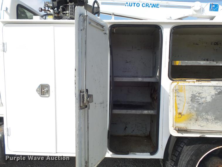 image for item DC7358 1995 Ford F800 service truck with crane