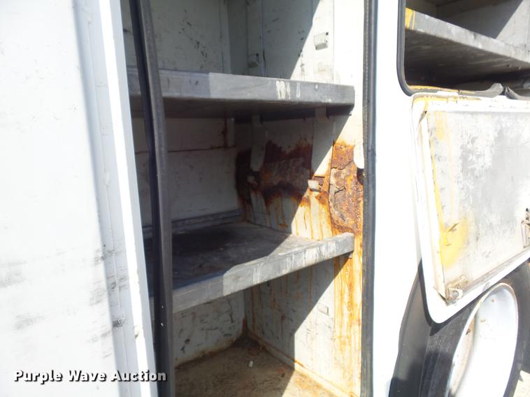 image for item DC7358 1995 Ford F800 service truck with crane