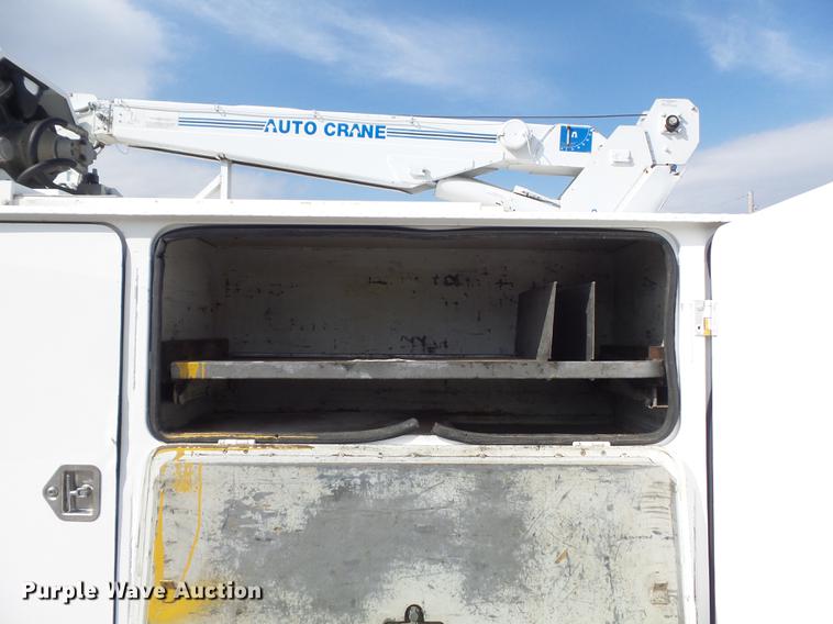 image for item DC7358 1995 Ford F800 service truck with crane