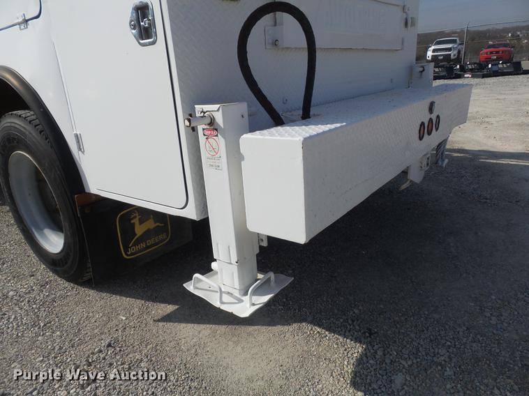 image for item DC7358 1995 Ford F800 service truck with crane