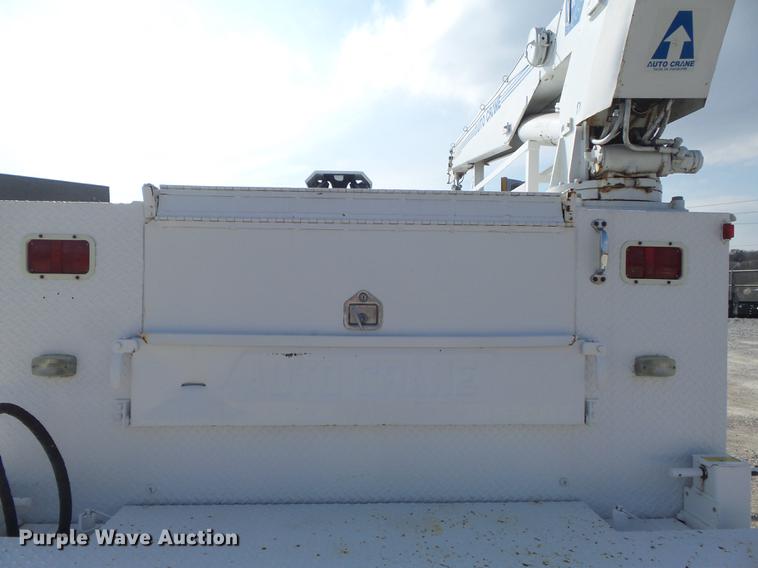 image for item DC7358 1995 Ford F800 service truck with crane