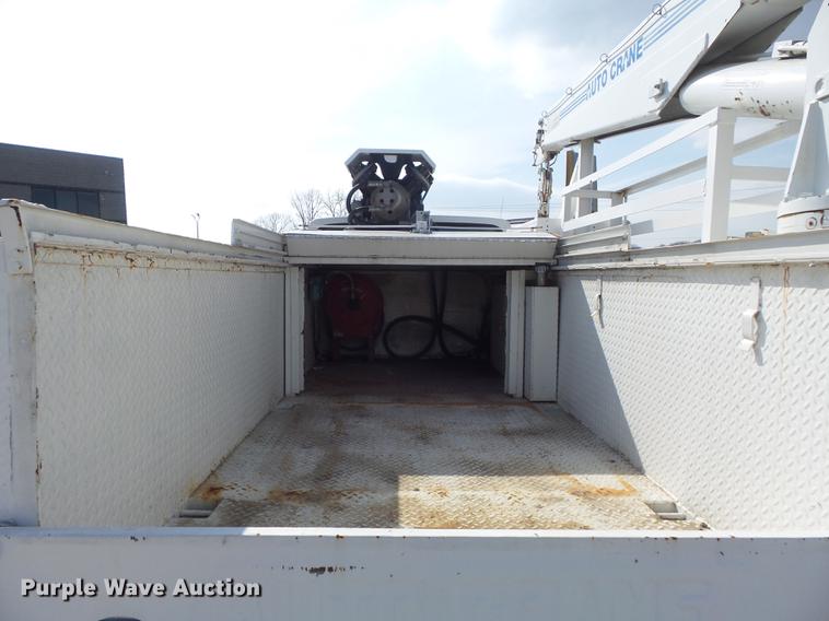 image for item DC7358 1995 Ford F800 service truck with crane