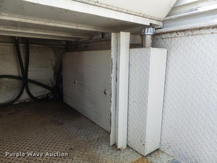 image for item DC7358 1995 Ford F800 service truck with crane