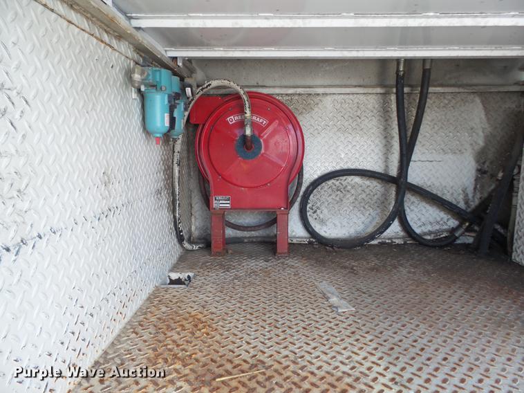 image for item DC7358 1995 Ford F800 service truck with crane