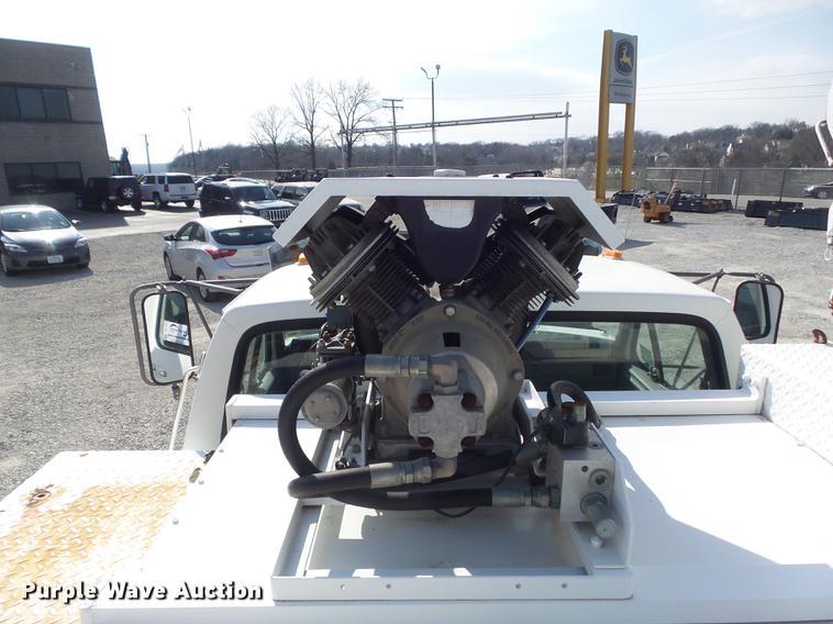 image for item DC7358 1995 Ford F800 service truck with crane