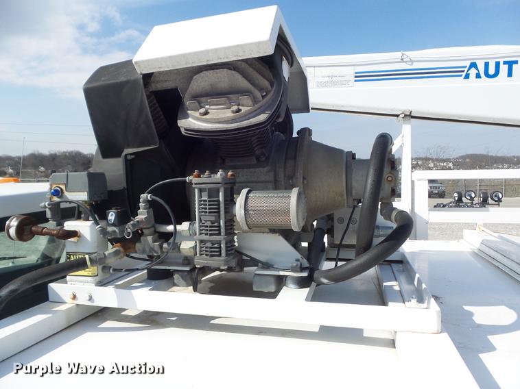 image for item DC7358 1995 Ford F800 service truck with crane